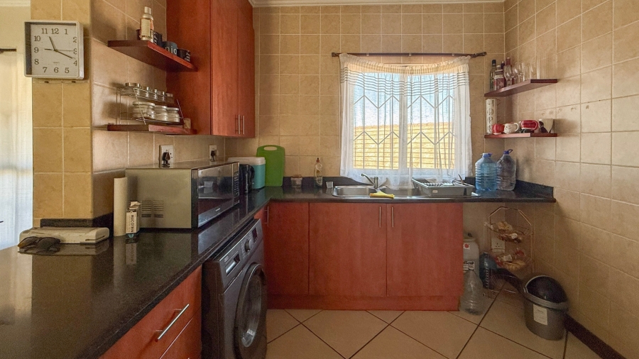To Let 2 Bedroom Property for Rent in Melodie North West